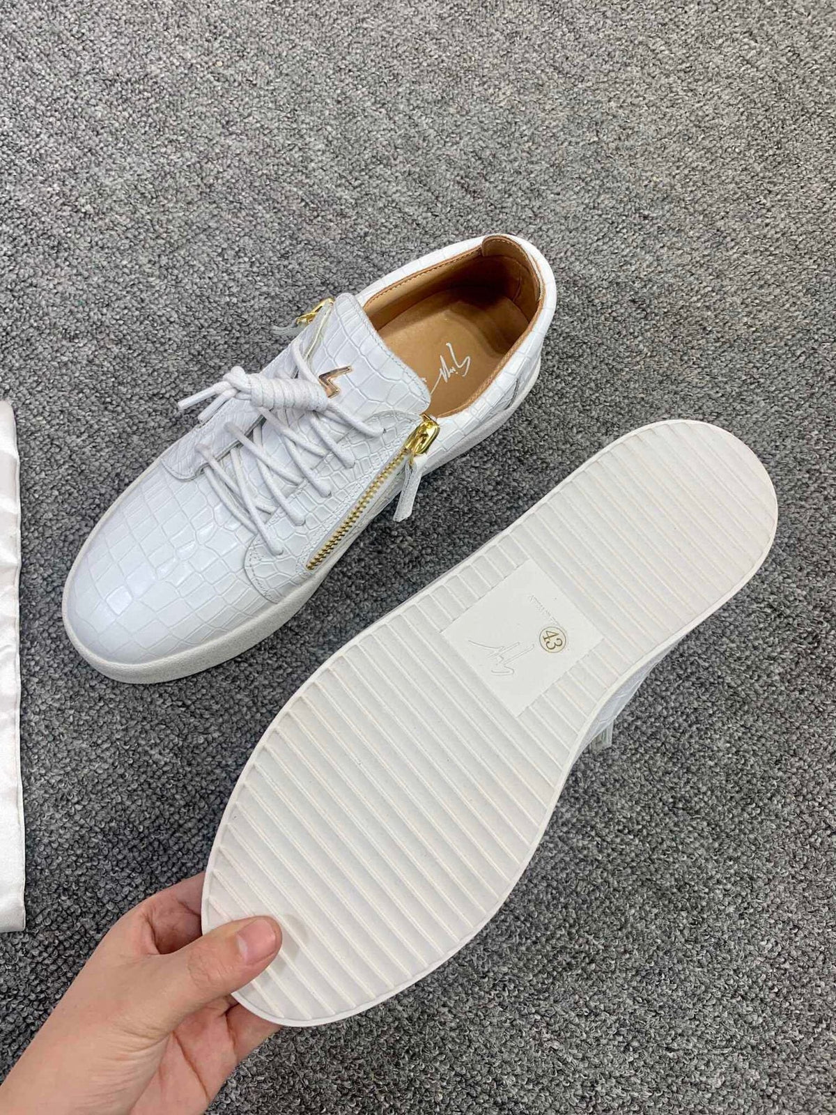 Giuseppe Zanotti White Gold-Accent Sneakers — detail