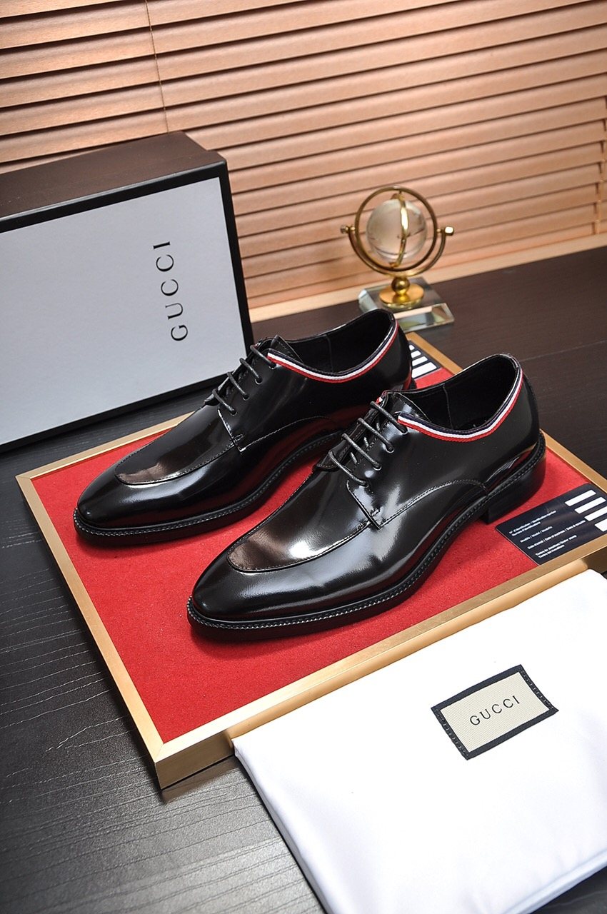 Gucci Polished Lace-Up Dress Shoes — front