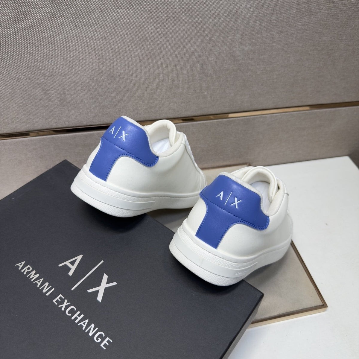 Armani Exchange Contrast Heel Low-Top Sneakers — front