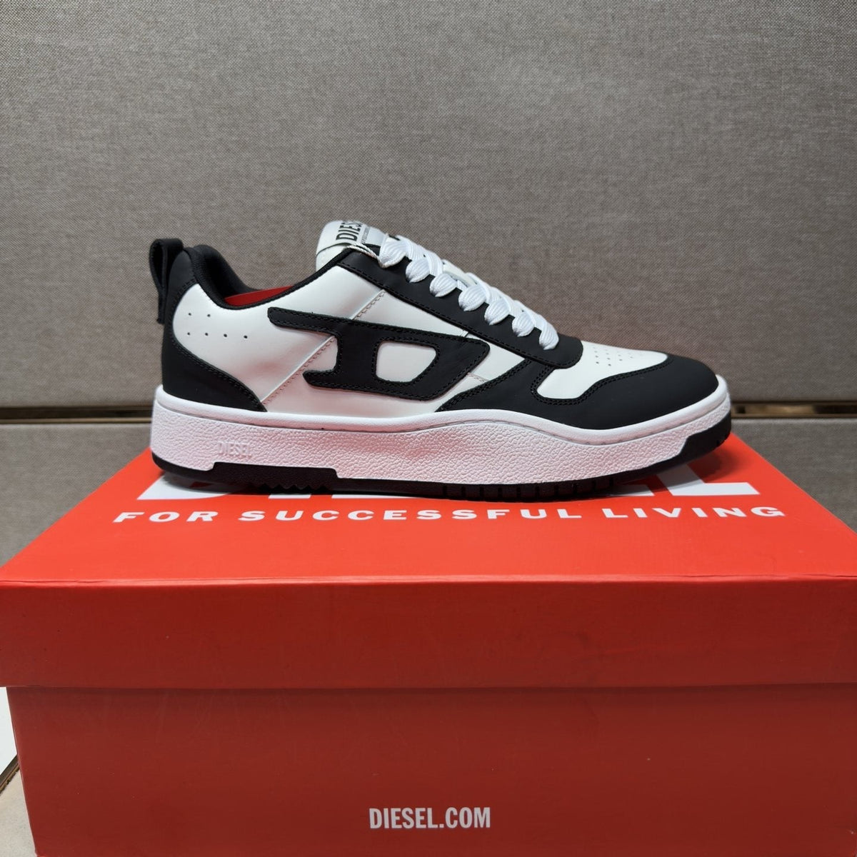 Diesel Panel Low-Top Sneakers — front