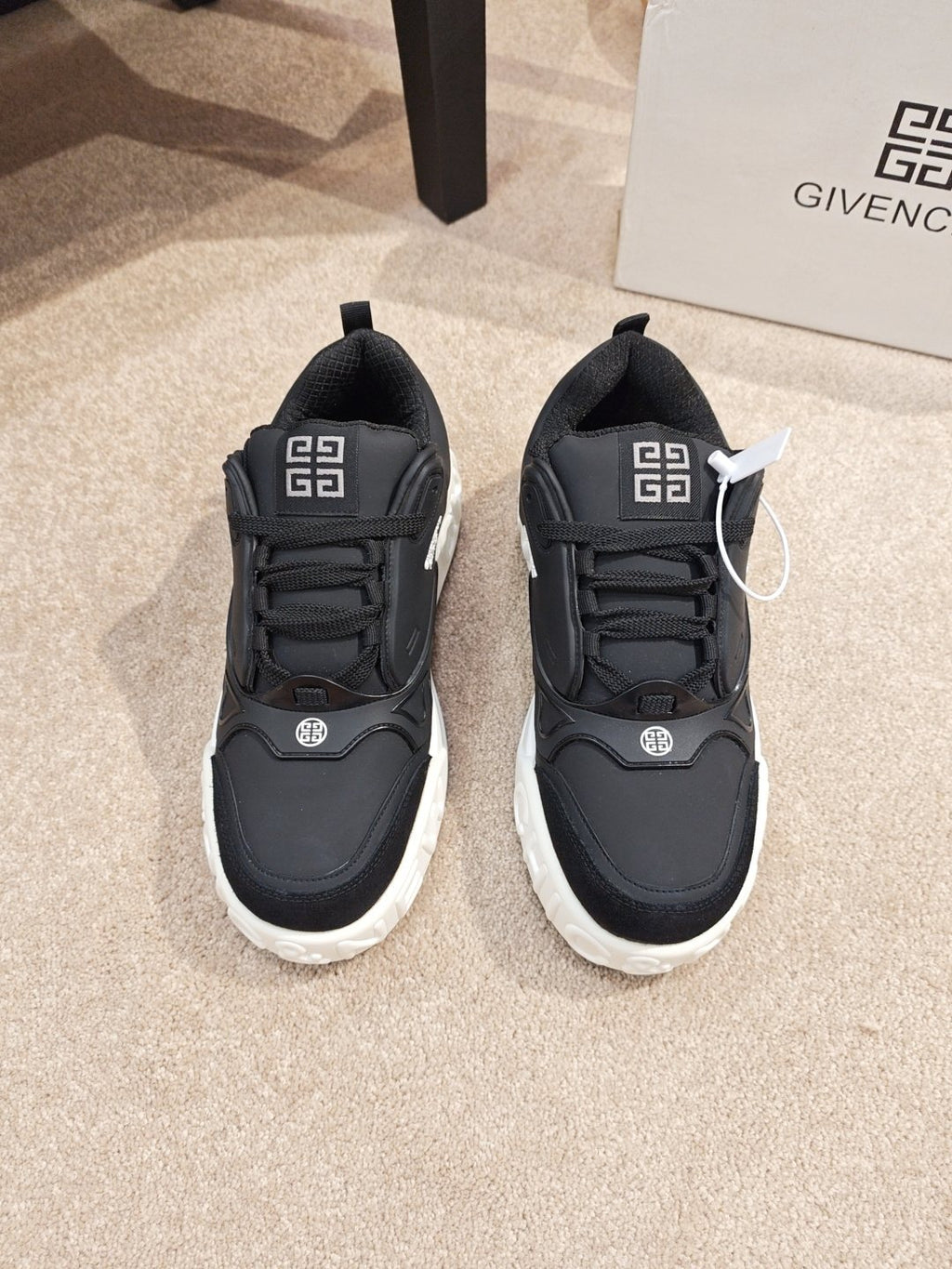 Givenchy Logo Low-Top Sneakers — front