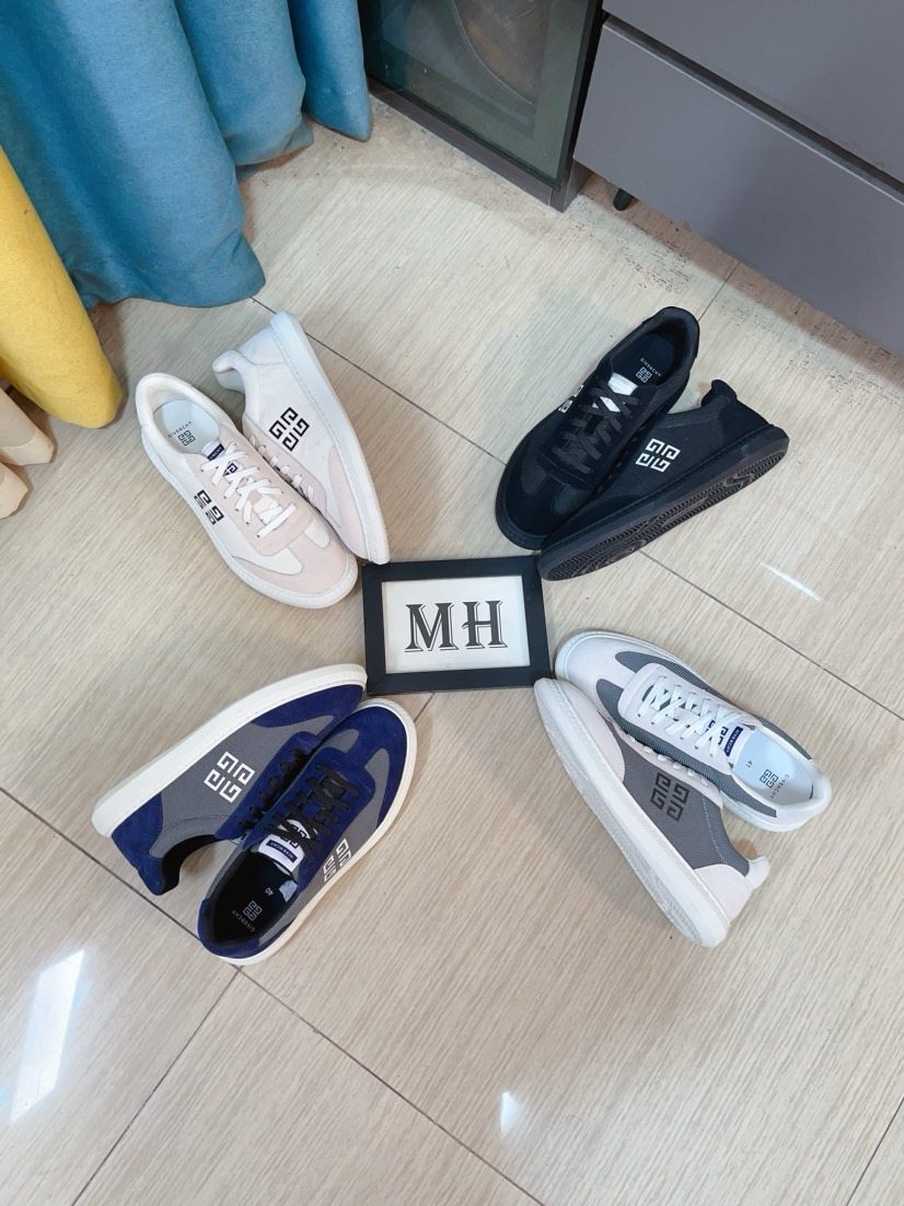 Givenchy Contrast Panel Low-Top Sneakers — front