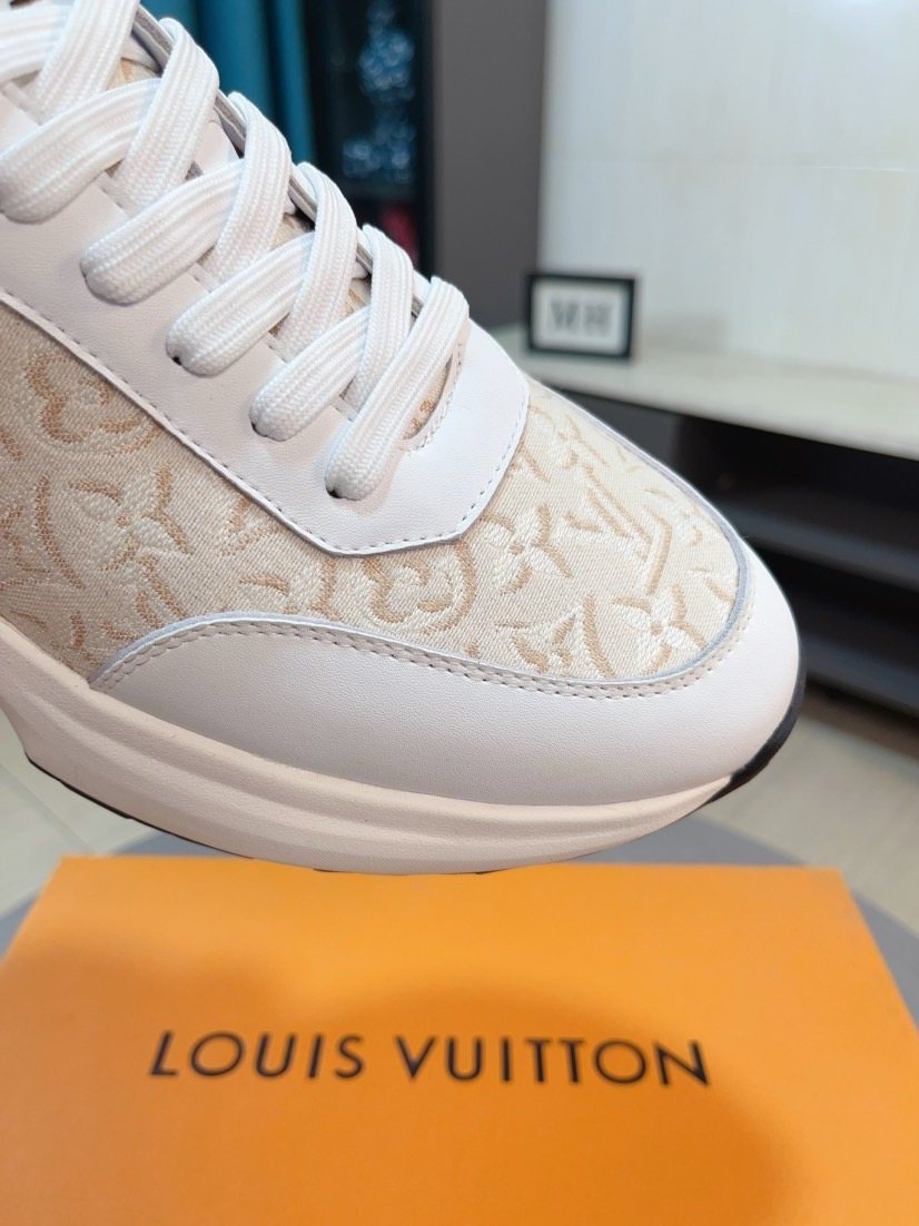Louis Vuitton Patterned Low-Top Sneakers — detail